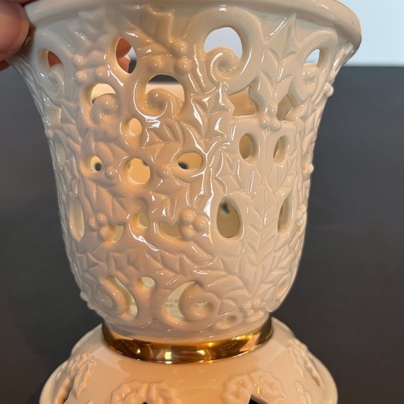 Lenox Illumination Pierced design is of Holly and Berries - Picture 3 of 11